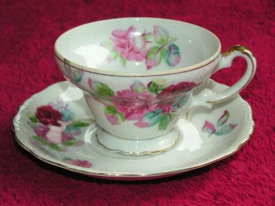 Vintage (maybe Lefton, Japan?) footed teacup & saucer, porcelain, gold trim.