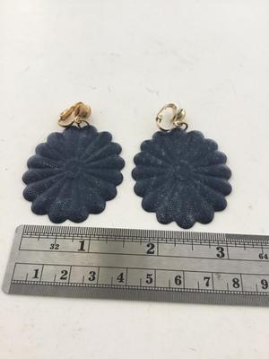 Blue flower clip on earrings vintage