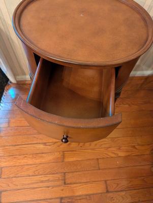 1 Drawer Round Top Side Table With Metal Legs