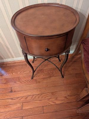 1 Drawer Round Top Side Table With Metal Legs
