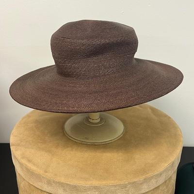 LOT 81: Vintage Ladies' Hats and Hat Boxes