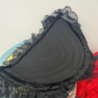 LOT 83: Hats and Hat Boxes