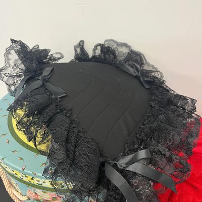 LOT 83: Hats and Hat Boxes