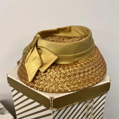 LOT 84: Vintge Hats and Hat Boxes