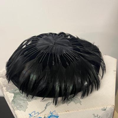 LOT 84: Vintge Hats and Hat Boxes
