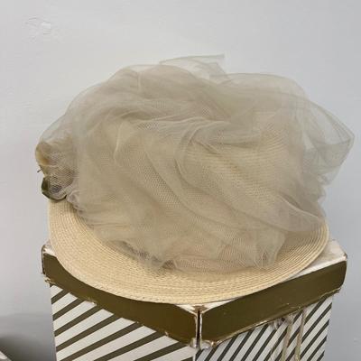 LOT 84: Vintge Hats and Hat Boxes