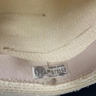 LOT 84: Vintge Hats and Hat Boxes