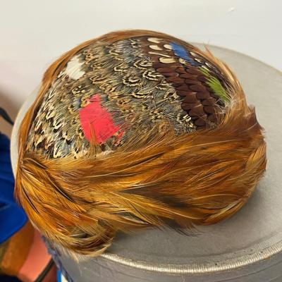 LOT 85: Vintage Hats, Hat Boxes and Hankies