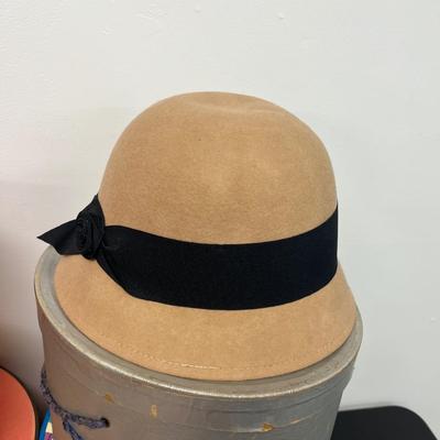 LOT 85: Vintage Hats, Hat Boxes and Hankies