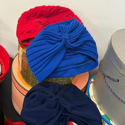 LOT 85: Vintage Hats, Hat Boxes and Hankies