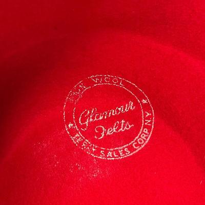 LOT 85: Vintage Hats, Hat Boxes and Hankies