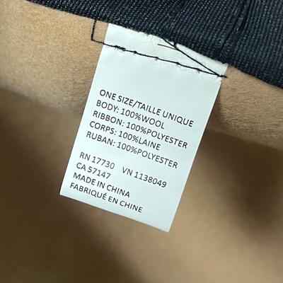 LOT 85: Vintage Hats, Hat Boxes and Hankies