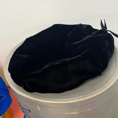 LOT 85: Vintage Hats, Hat Boxes and Hankies