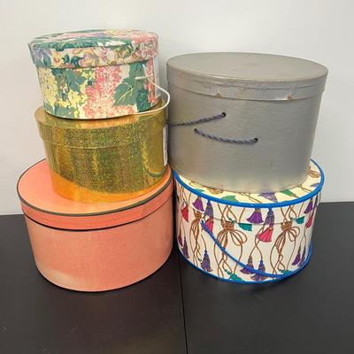 LOT 85: Vintage Hats, Hat Boxes and Hankies
