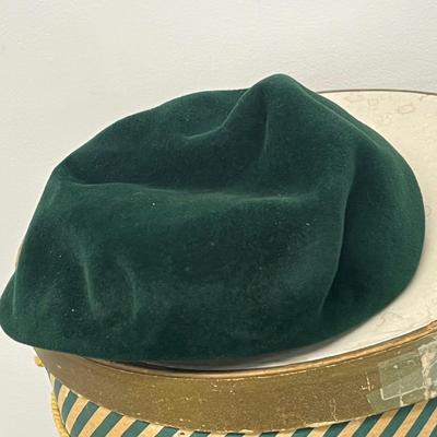 LOT 86: Ladies' Vintage Hats