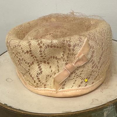 LOT 86: Ladies' Vintage Hats