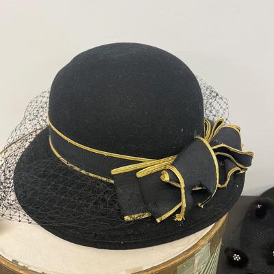 LOT 86: Ladies' Vintage Hats
