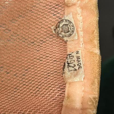 LOT 86: Ladies' Vintage Hats