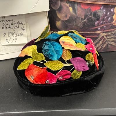 LOT 87: Vintage Women's Hats and Hat Boxes