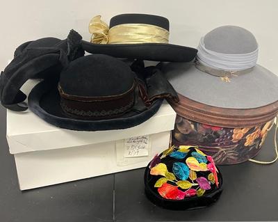 LOT 87: Vintage Women's Hats and Hat Boxes