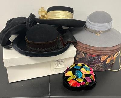 LOT 87: Vintage Women's Hats and Hat Boxes