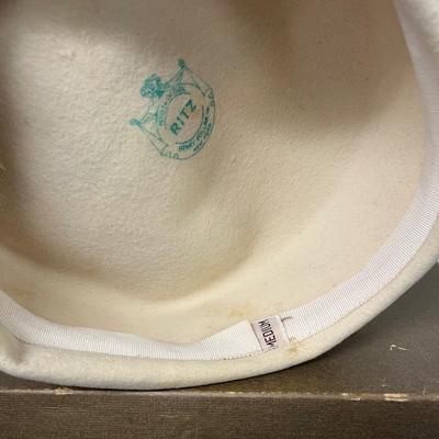 LOT 88: HATS!