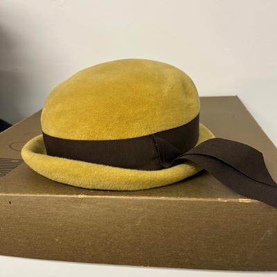 LOT 88: HATS!