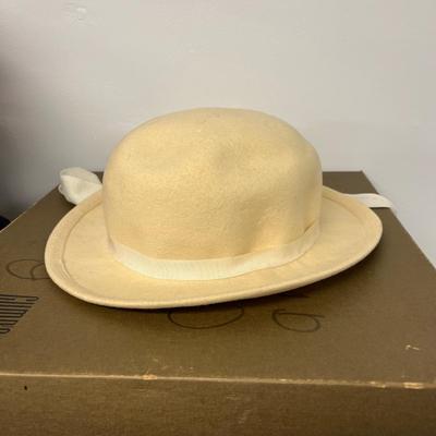 LOT 88: HATS!