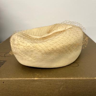LOT 88: HATS!