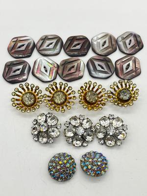 LOT 163J: Antique/ Vintage Buttons