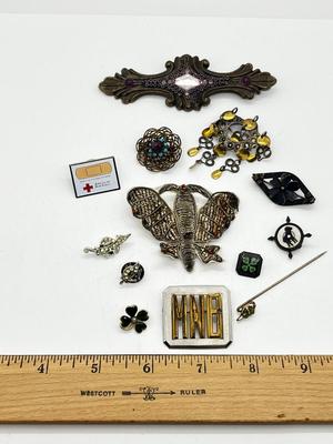 LOT: 171J: Vintage/Antique Pins