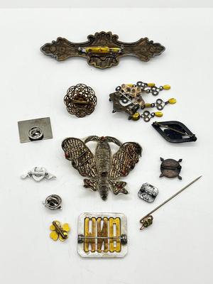 LOT: 171J: Vintage/Antique Pins