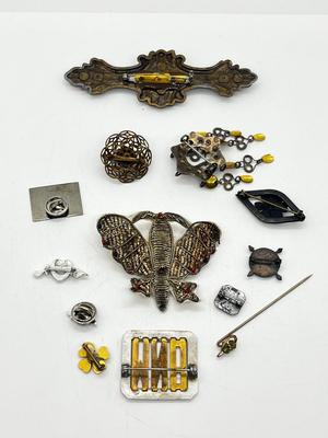 LOT: 171J: Vintage/Antique Pins