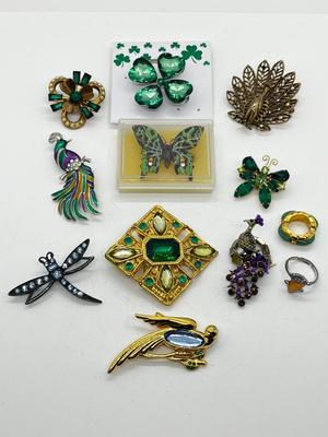 LOT 172J: Vintage Brooches and More
