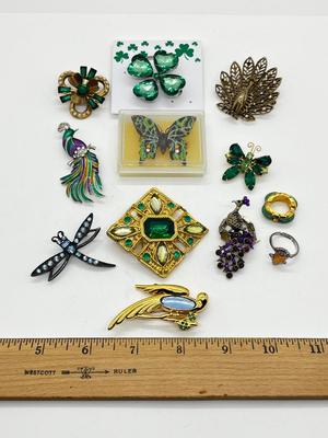 LOT 172J: Vintage Brooches and More