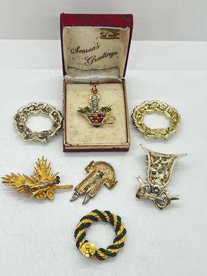 LOT 176J: Vintage Christmas Brooch Lot