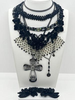 LOT: 180J: Vintage Seed Beaded Necklace, Black Lace Bead Necklace, Shoe Clips and More