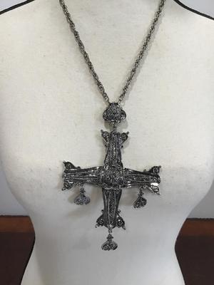Hollycraft. Tammy Jewel Statement cross Necklace Vintage