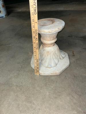 Concrete pedestal stand