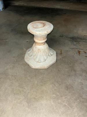 Concrete pedestal stand