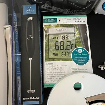 Kitchen Appliances Lot - Keurig, Cuisinart, Pampered Chef