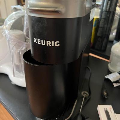 Kitchen Appliances Lot - Keurig, Cuisinart, Pampered Chef