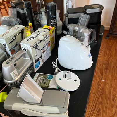 Kitchen Appliances Lot - Keurig, Cuisinart, Pampered Chef
