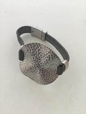 Saachi marked beautiful magnetic close bracelet