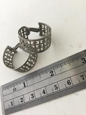 Silver tone unmarked vintage clip on earrings