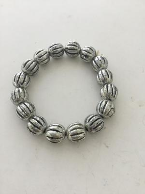 Silver tone unmarked stretchy beaded bracelet
