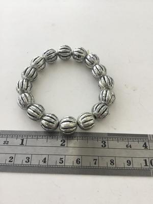 Silver tone unmarked stretchy beaded bracelet