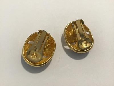 Vintage Enamel Clip on Earrings