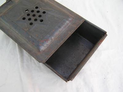 Vintage open fire pop corn popper. Fair condition