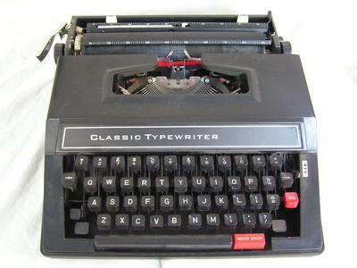 Vintage portable “Classic Typwriter” with carry bag,